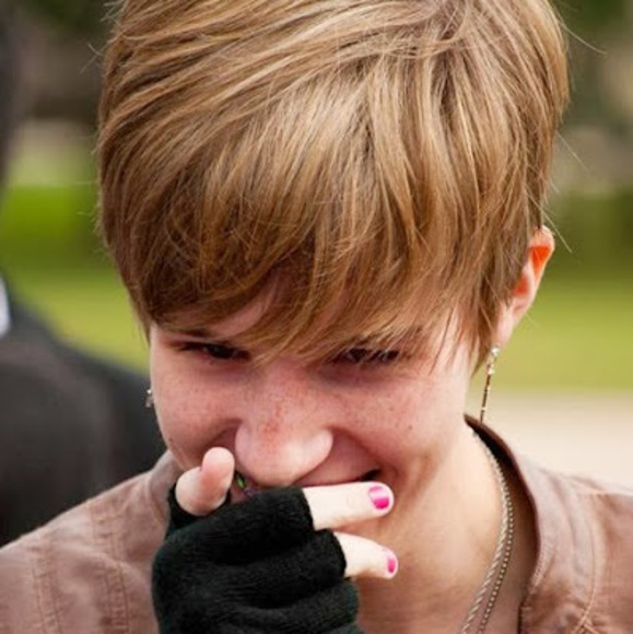 Meet your Posher, Katy - Picture 1 of 1